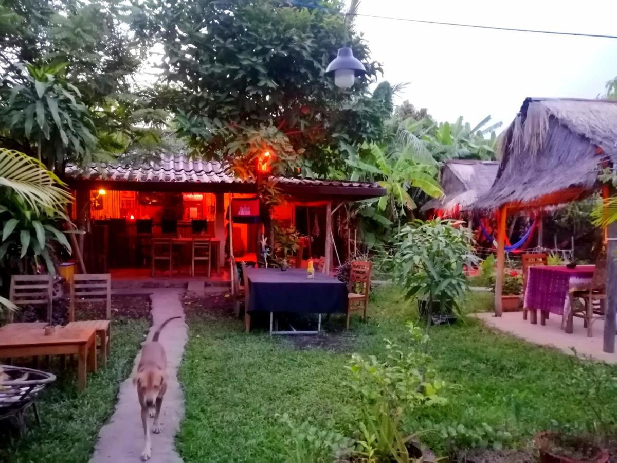 Tortuga Guesthouse Kampot Exterior photo